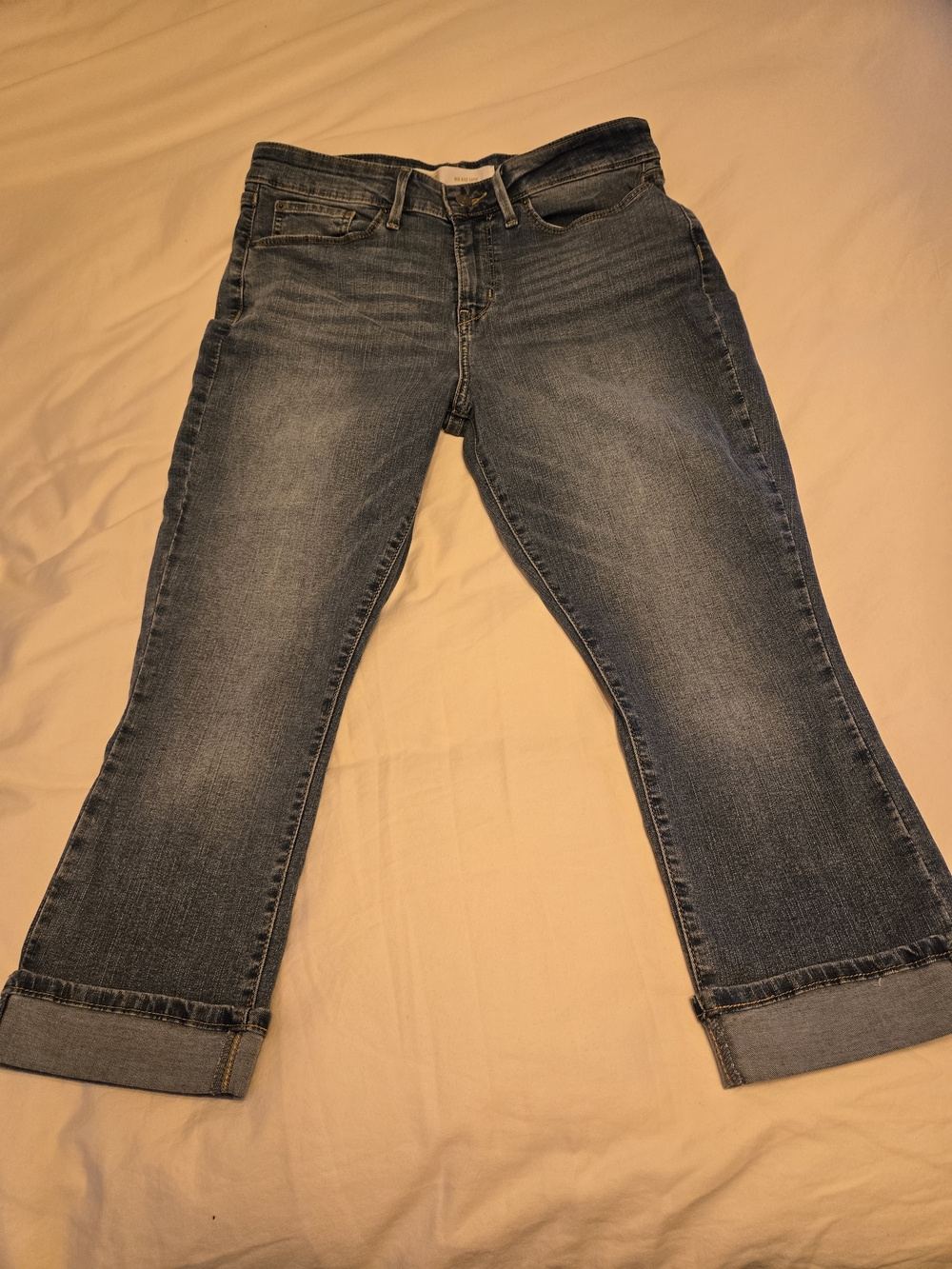 Signature by Levi Strauss Mid-Rise Capri Jeans